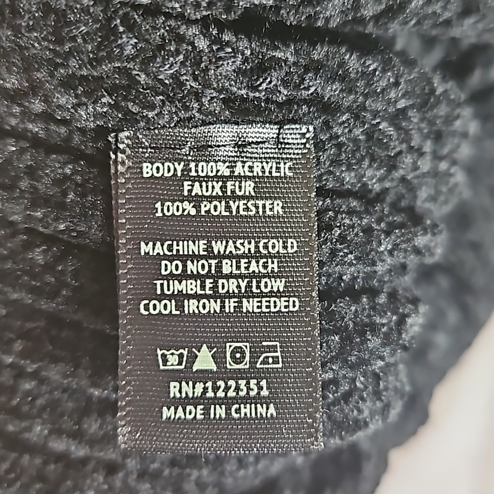 Do Everything in Love Black Pom Pom Chenille Beanie NWT - Picture 3 of 3
